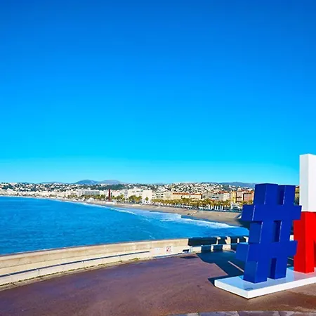 Riviera: Hyper-central With Sea-view Balcony Nice
